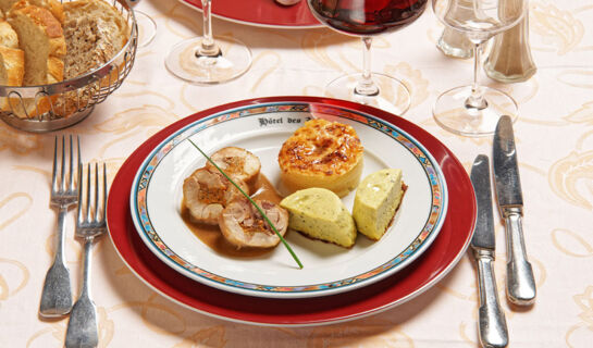 HÔTEL DES TROIS MAURES Couches