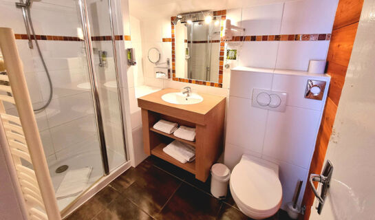 LOGIS HÔTEL LES PEUPLIERS Baratier