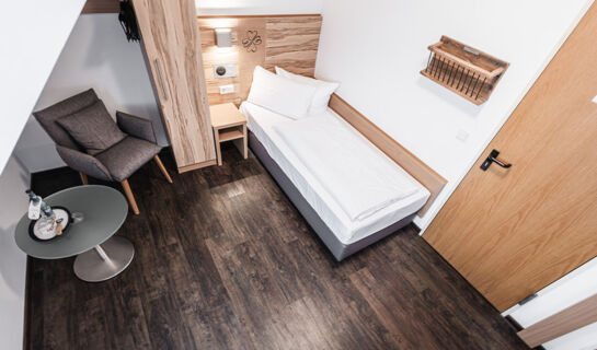 LANDIDYLL HOTEL ZUM ALTEN SCHLOß Kirchensittenbach