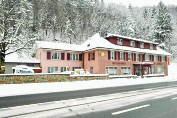 HÔTEL CRÊT DE L'ANNEAU Travers