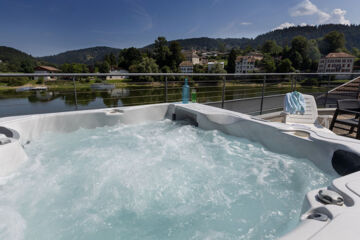 HÔTEL RESTAURANT LES CYGNES Villers-le-Lac